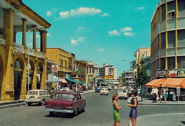 Ποιοι Είμαστε